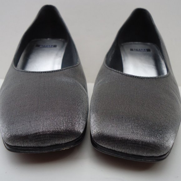 SIZE 9.5 B. Stuart Weitzman dressy satin shoes. - Picture 7 of 16